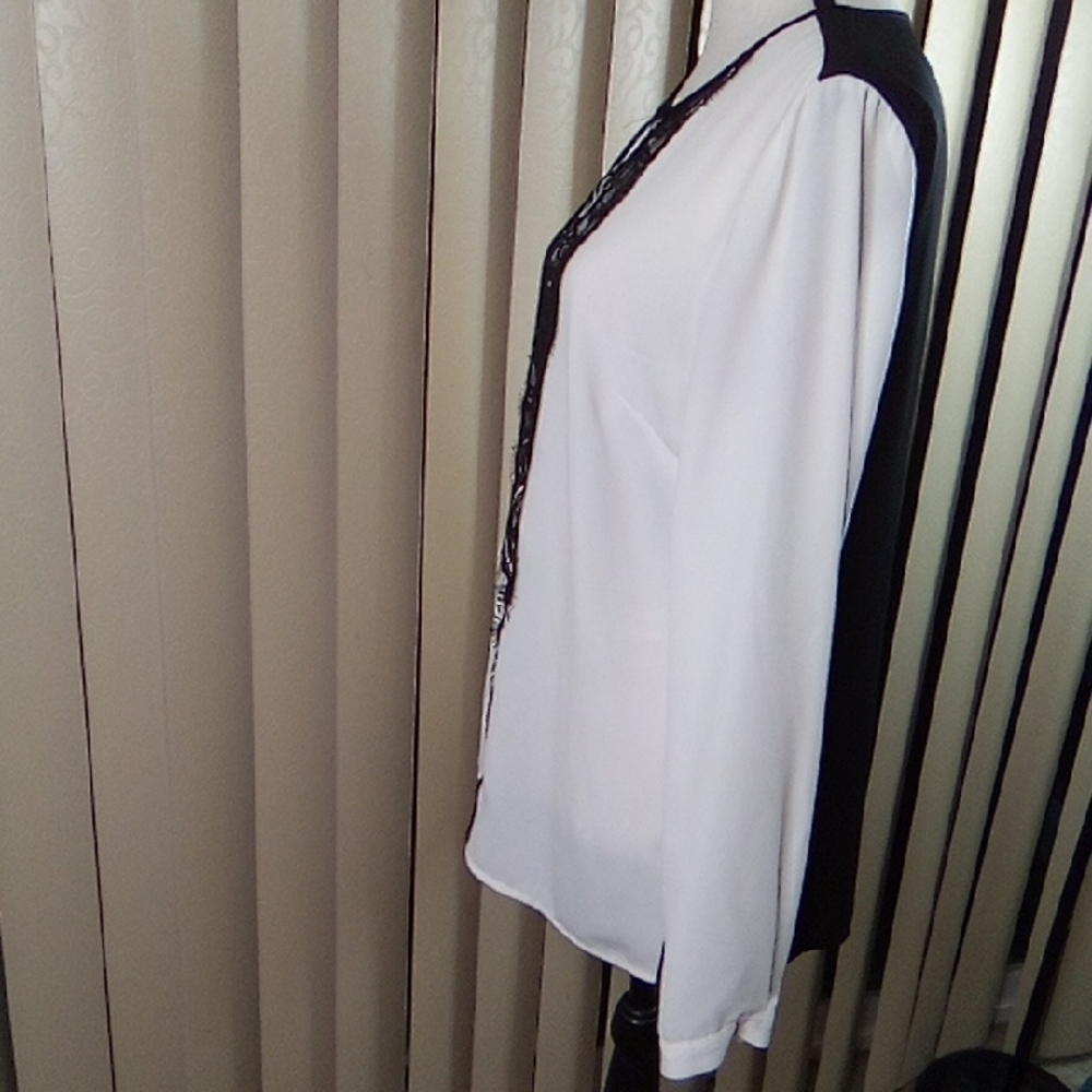 Elegant White and Black Lace Women's Top - Picture 3 of 5
